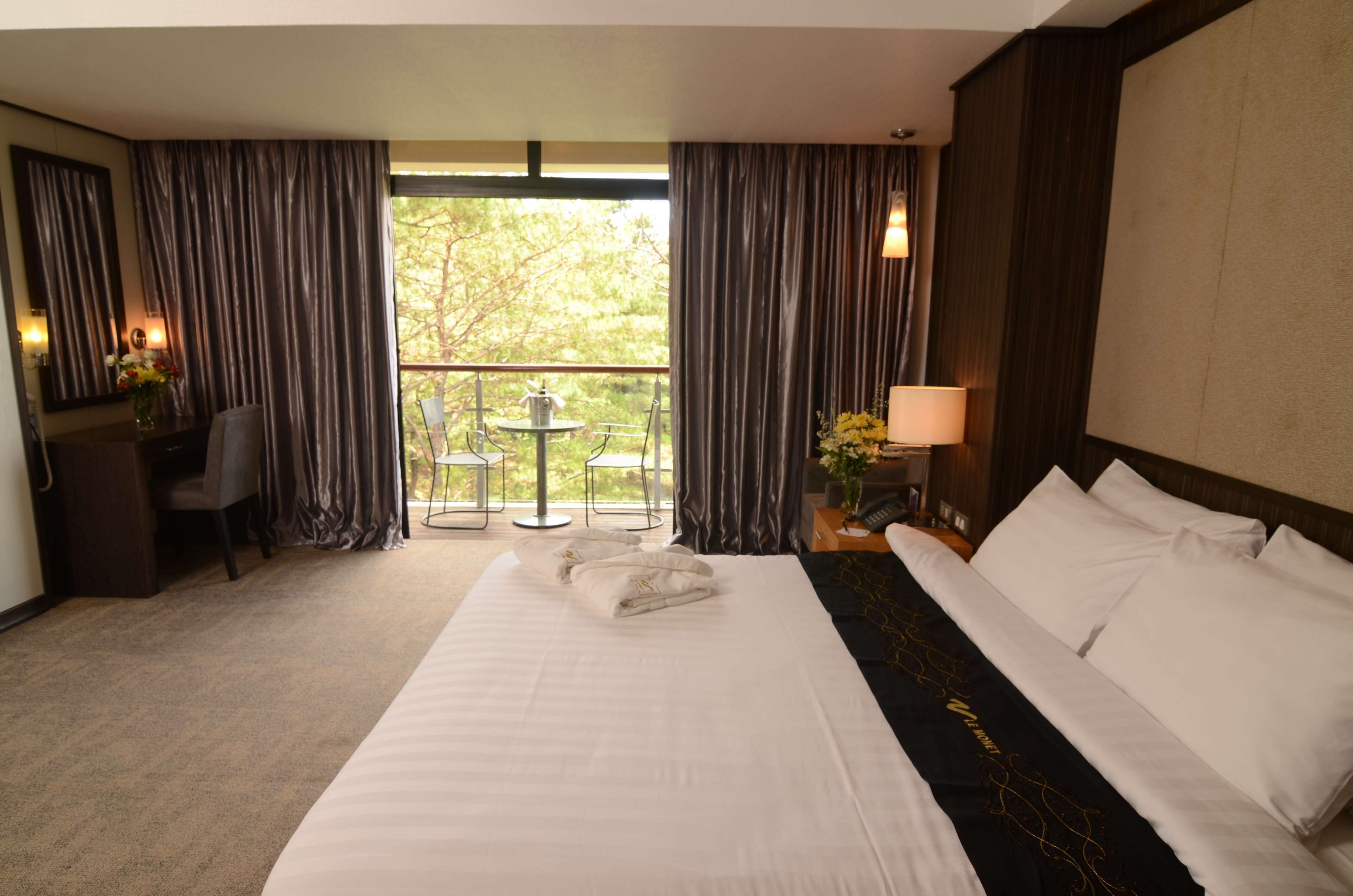 minibar, in-room safe, desk, free wifi