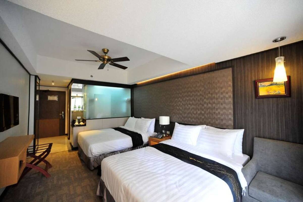 Minibar, in-room safe, desk, free WiFi