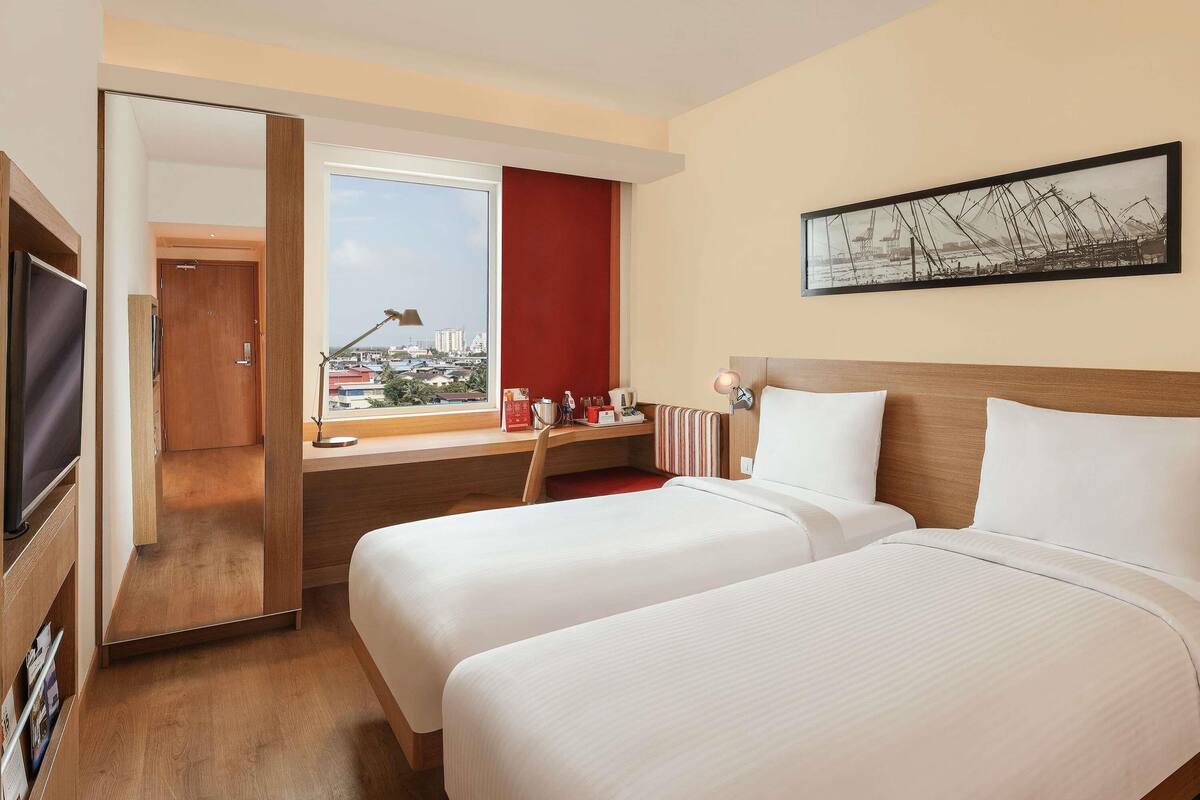 Premium bedding, minibar, in-room safe, desk