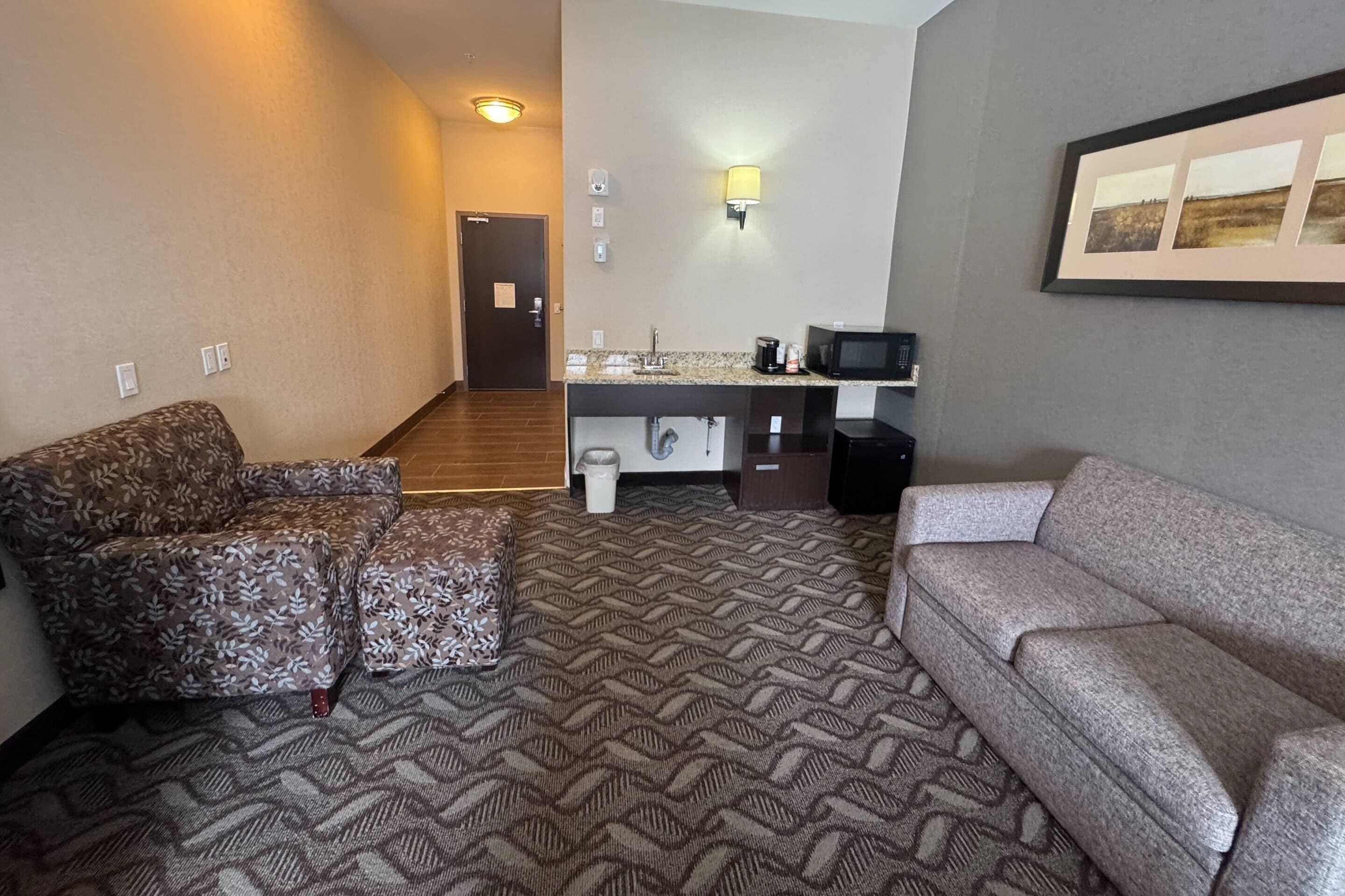 Desk, iron/ironing board, WiFi (free), bed sheets