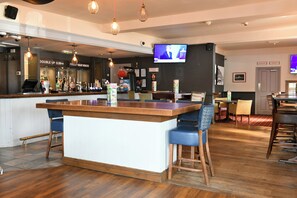 S'hi serveixen esmorzars, dinars, sopars i plats de cuina local 