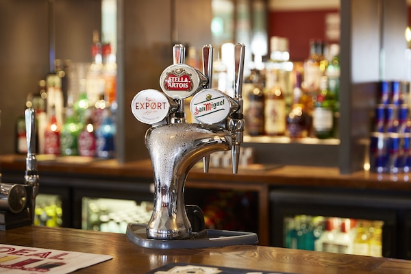 Single Room | Bar (on property)