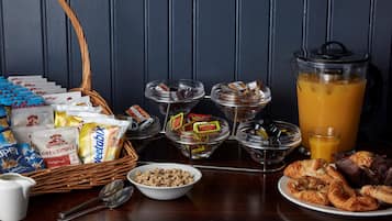 Single Room | Breakfast buffet