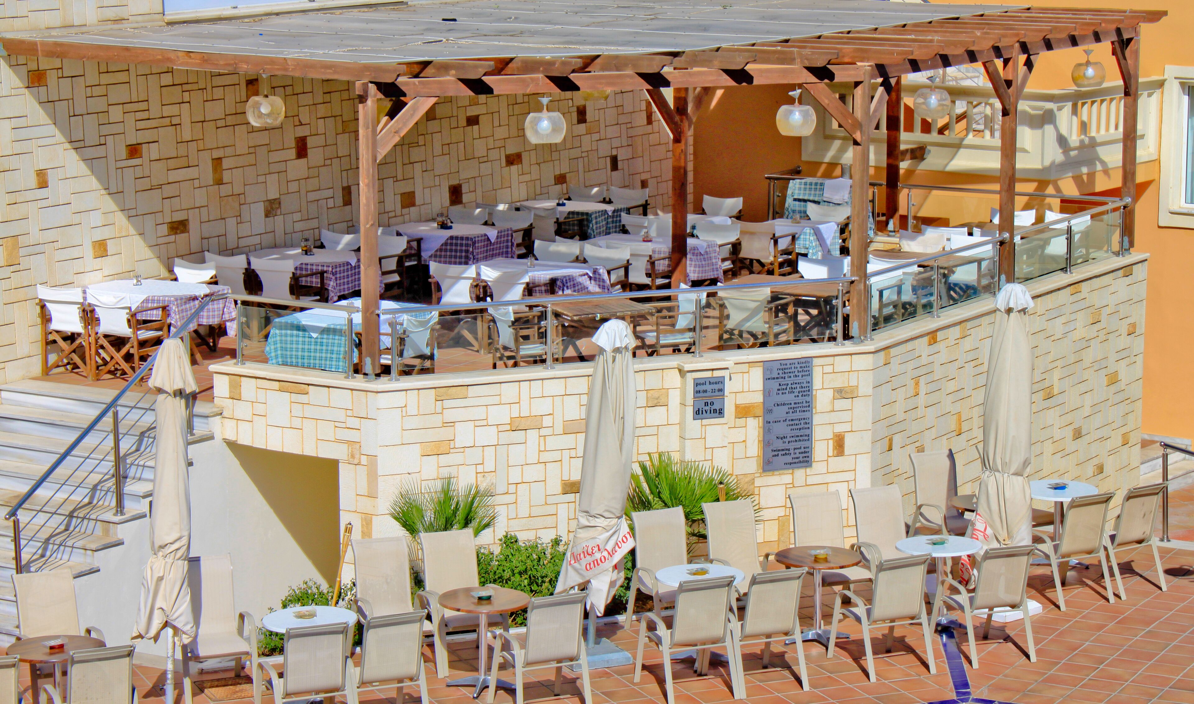 daily cooked-to-order breakfast (eur 9 per person)