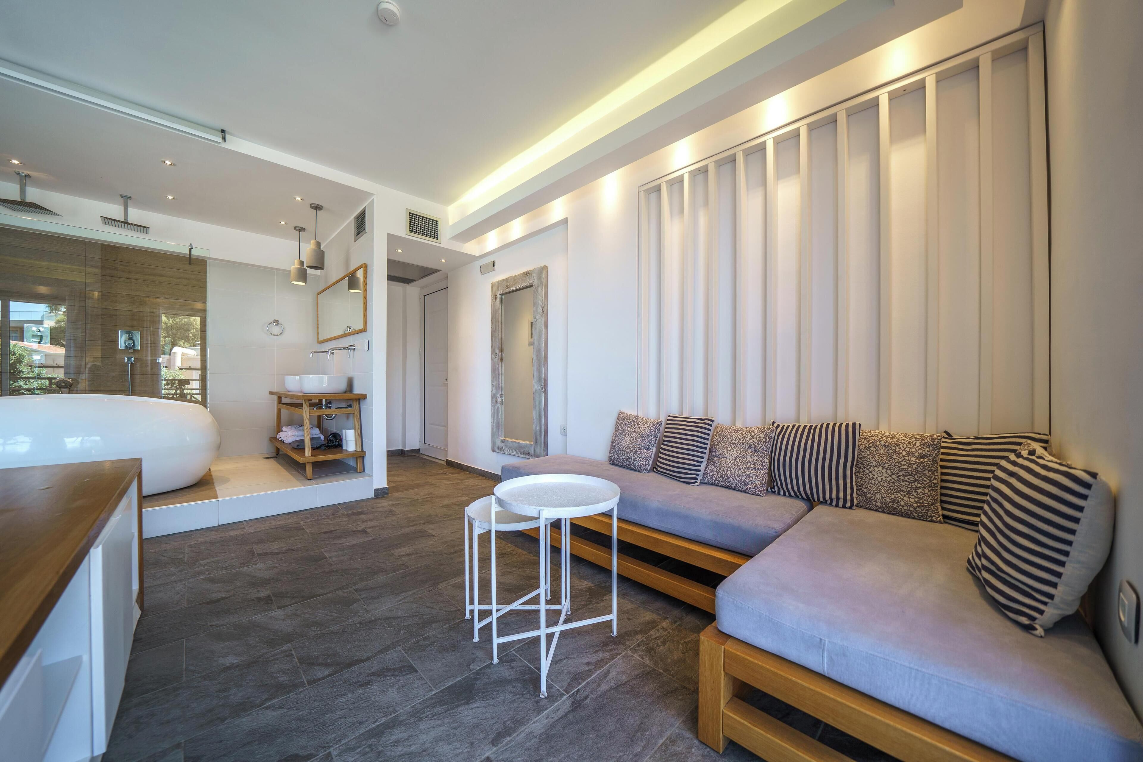 deluxe suite, hot tub, sea view | 1 bedroom, in-room safe, desk, blackout curtains