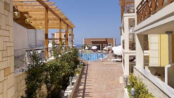 Seasonal outdoor pool, open 8 AM to 8 PM, pool umbrellas, pool loungers