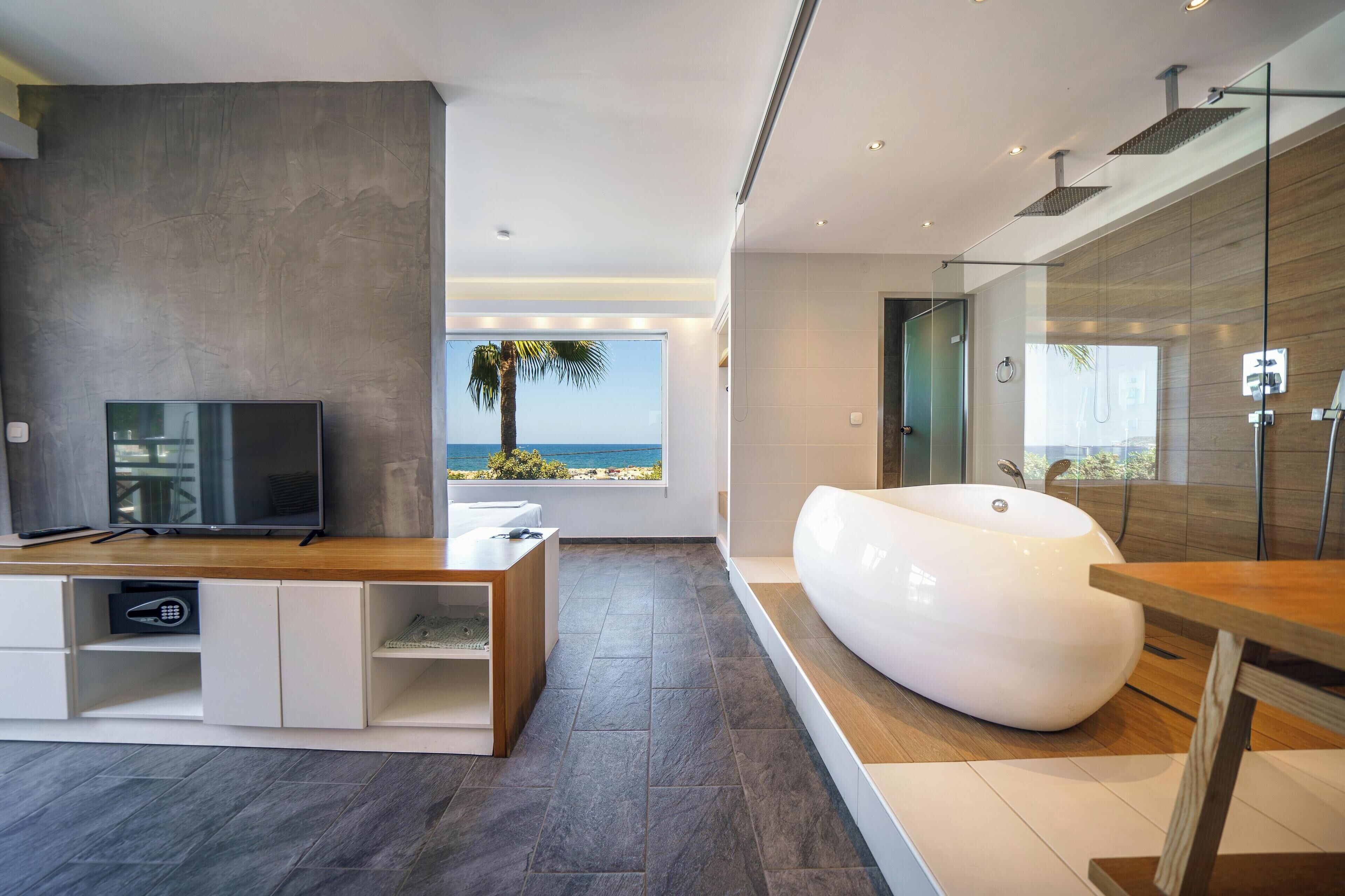 Deluxe Suite, Hot Tub, Sea View | In-room safe, desk, blackout curtains, iron/ironing board (on request)