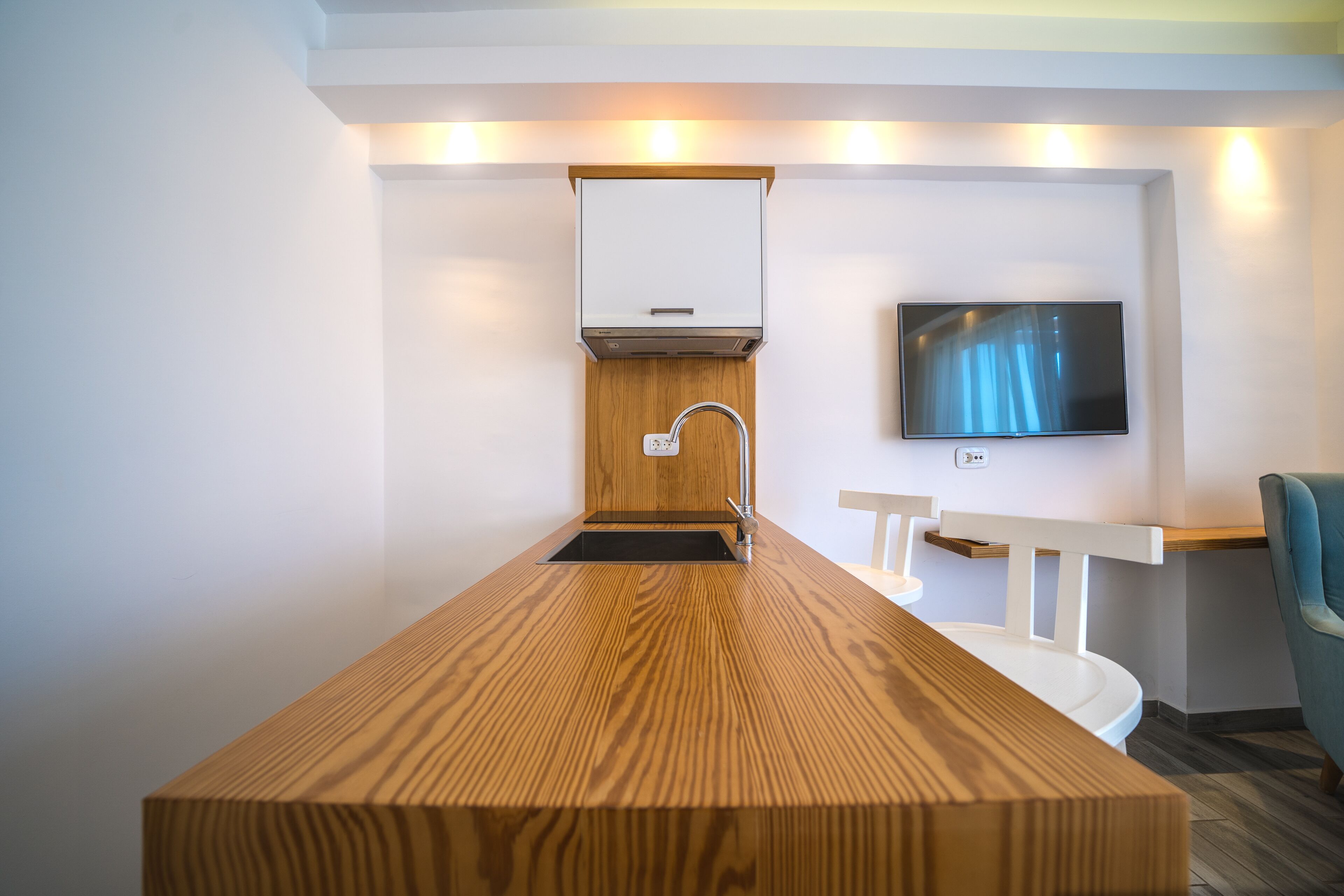 superior studio | private kitchenette | fridge, electric kettle