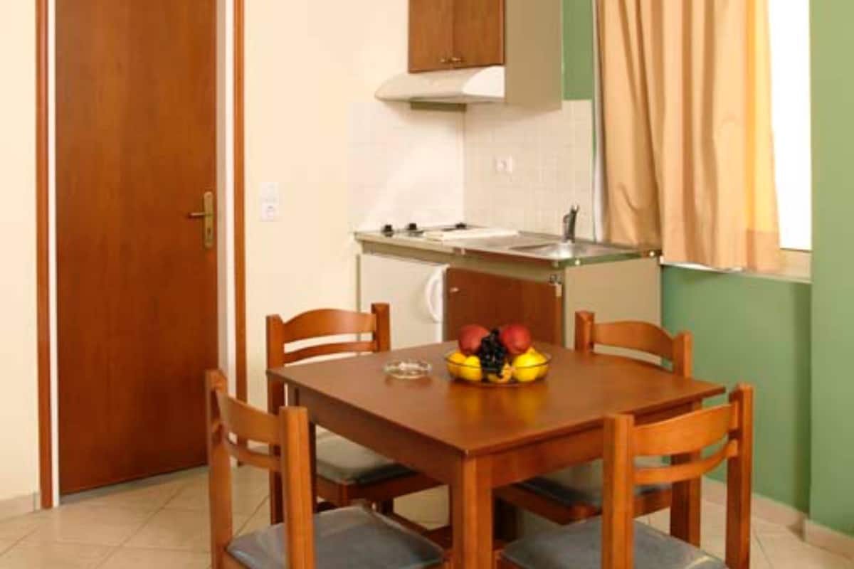 14-inch flat-screen tv with digital channels, tv