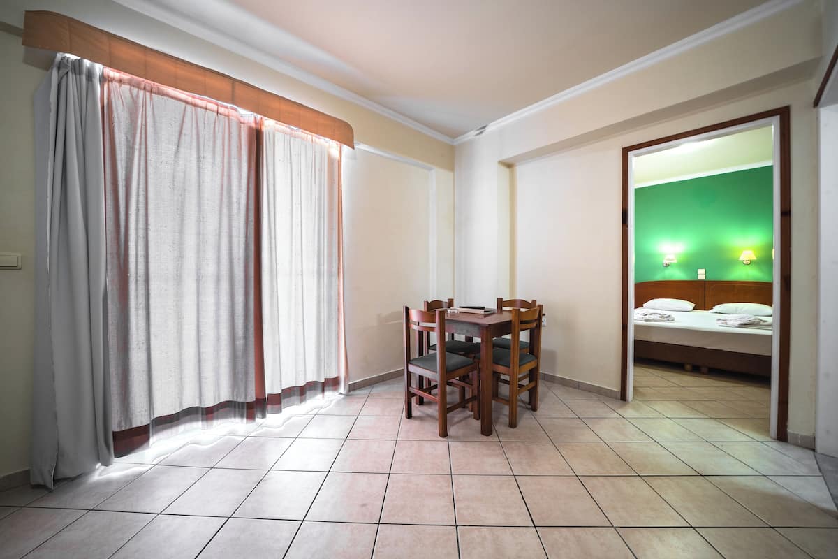 In-room safe, desk, blackout drapes, iron/ironing board (on request)