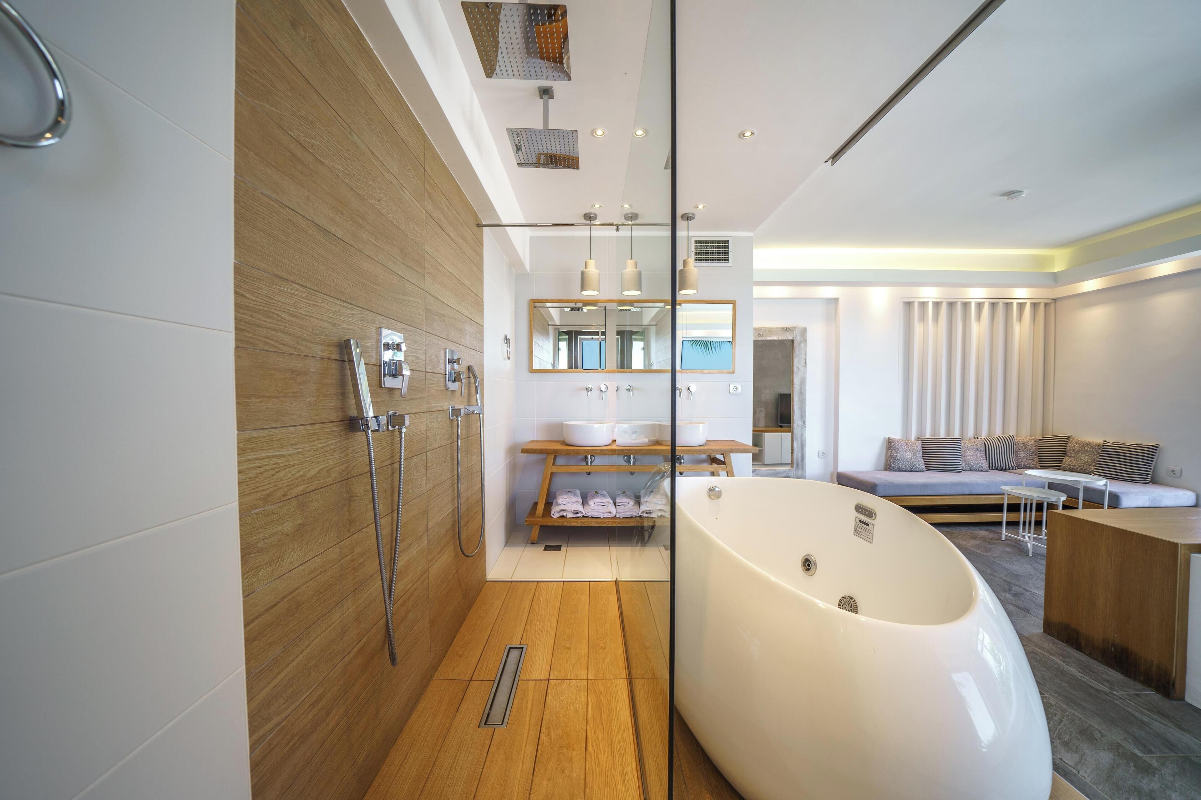 Deluxe Suite, Hot Tub, Sea View | Bathroom | Shower, free toiletries, hair dryer, towels