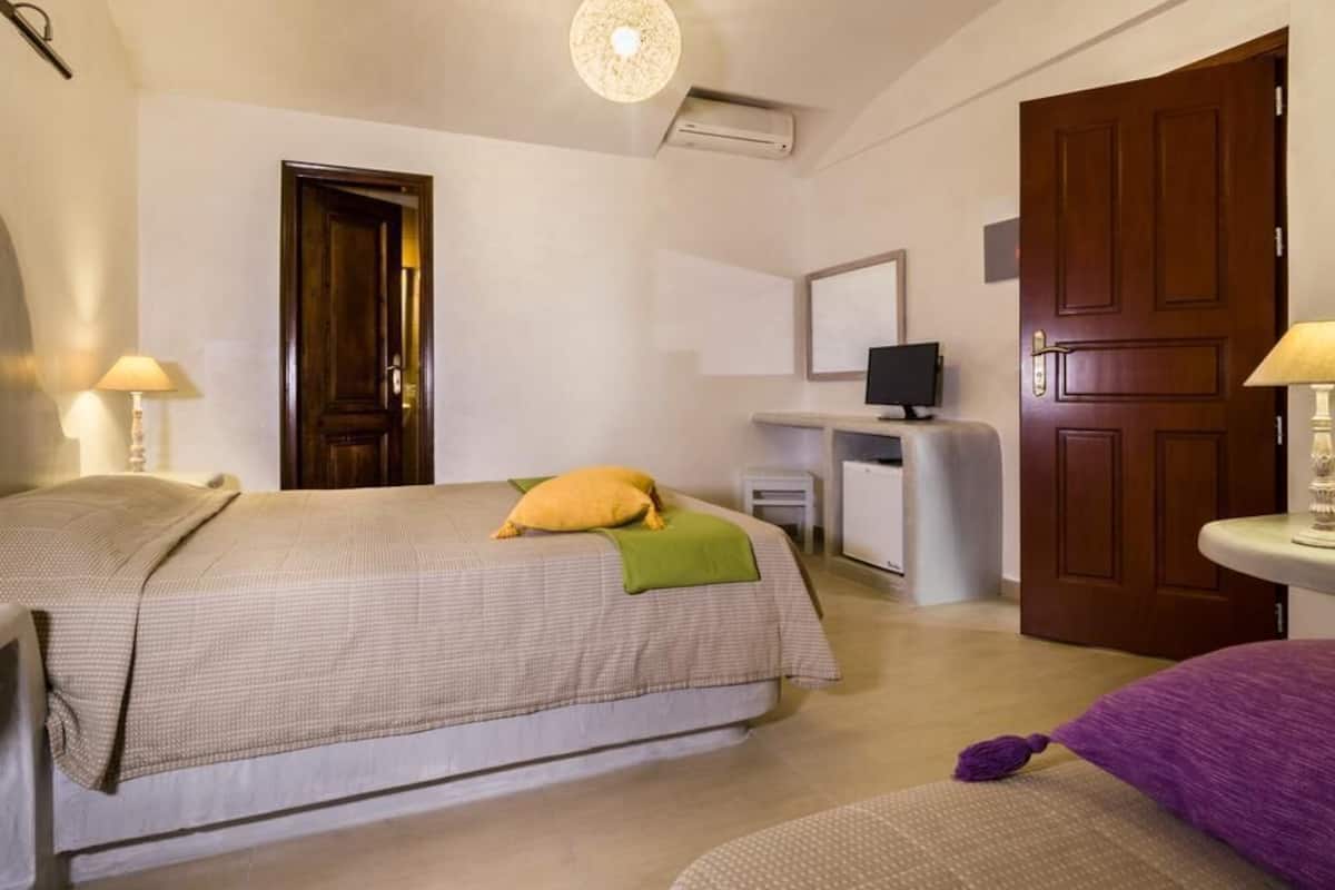 Cofres nos quartos, Wi-Fi de cortesia, roupa de cama