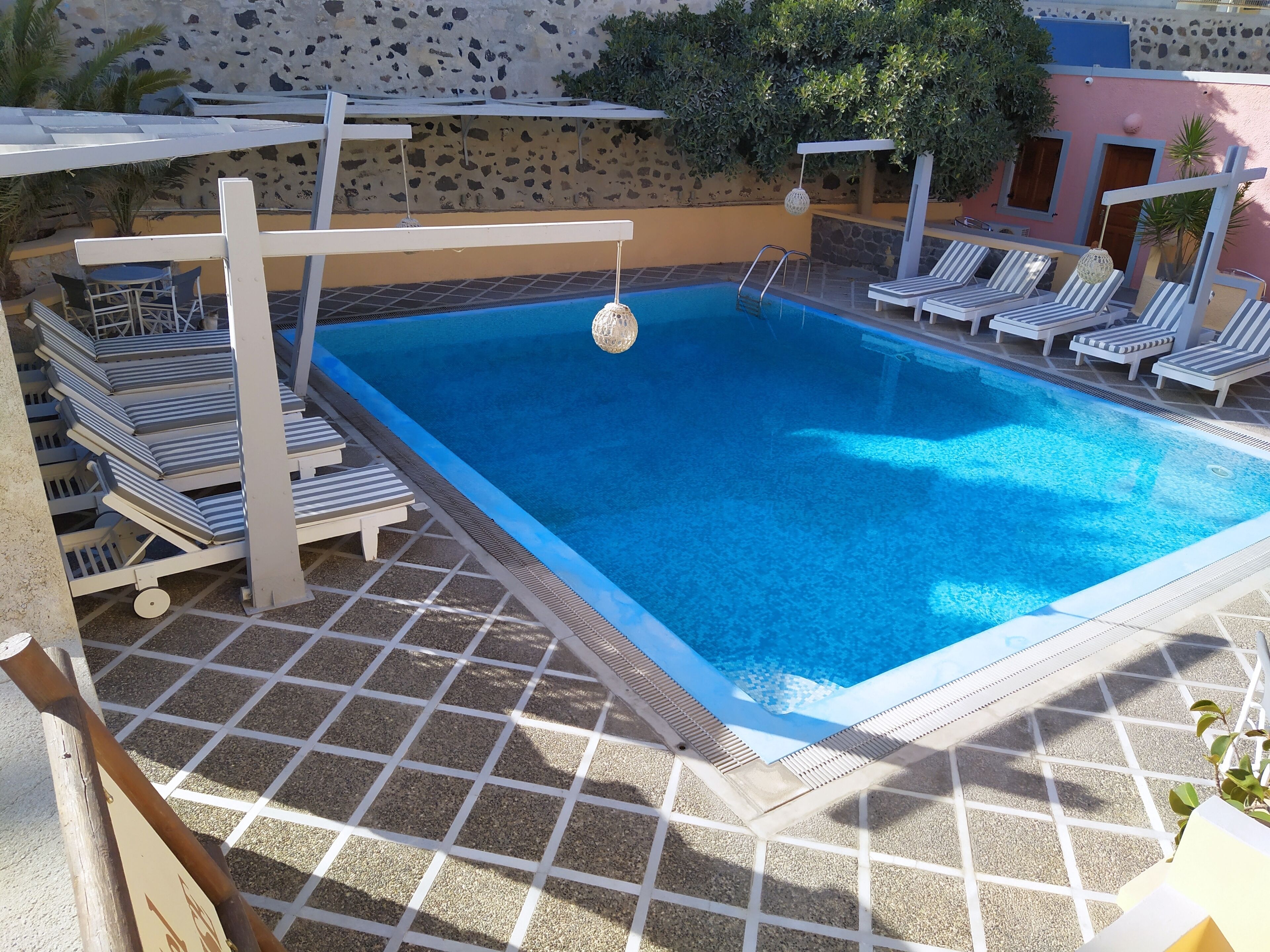 outdoor pool, pool loungers