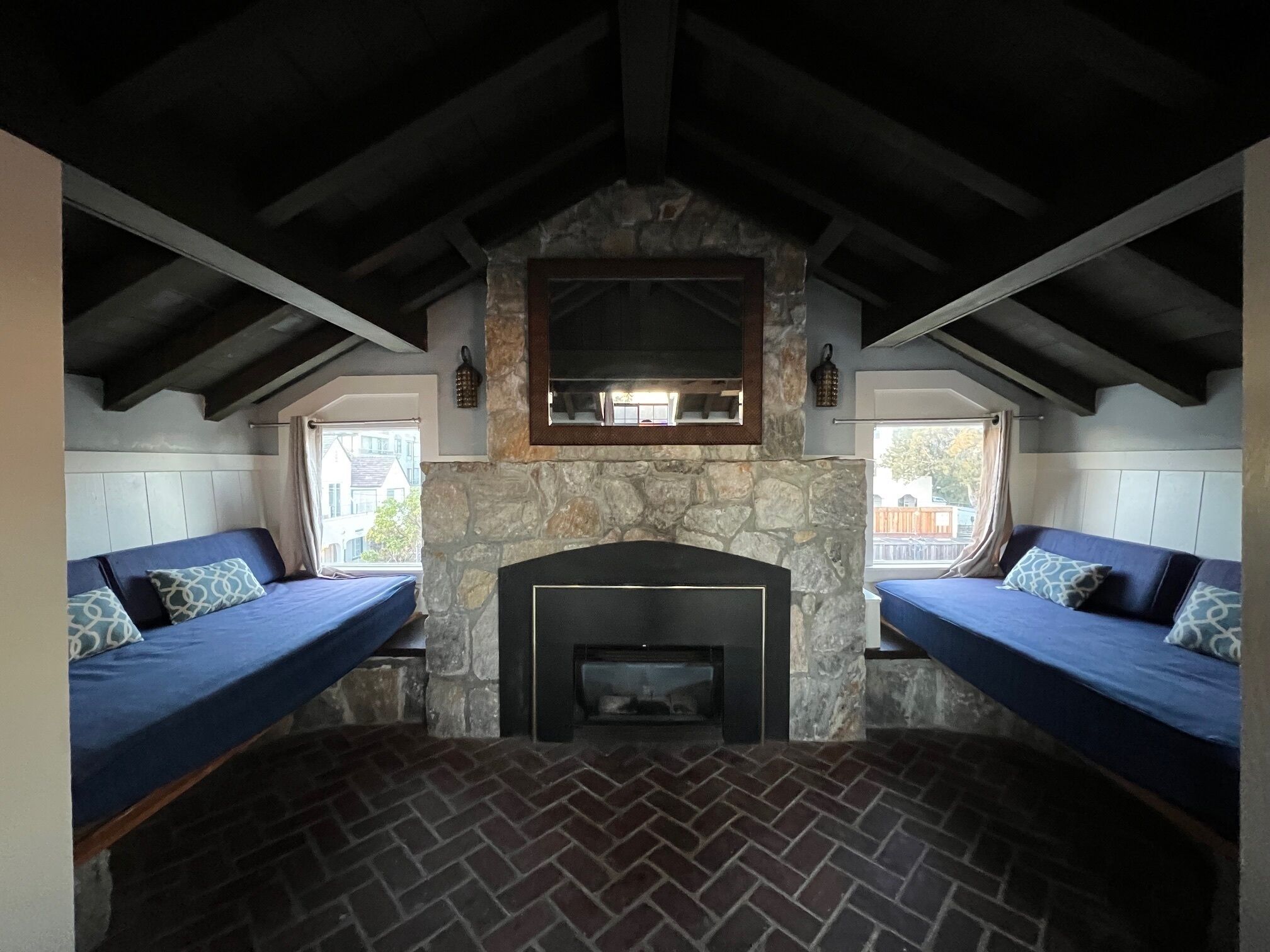 family room with balcony | free wifi, bed sheets