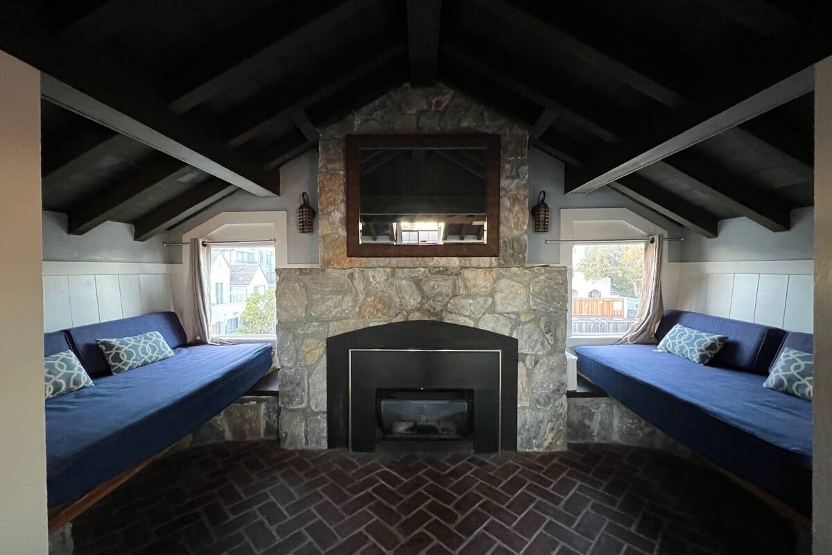 family room with balcony | free wifi, bed sheets