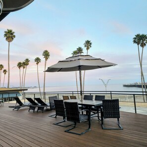 客房, 2 張加大雙人床, 露台, 海景 | 露台/庭院