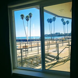 Room, 1 King Bed, Partial Ocean View