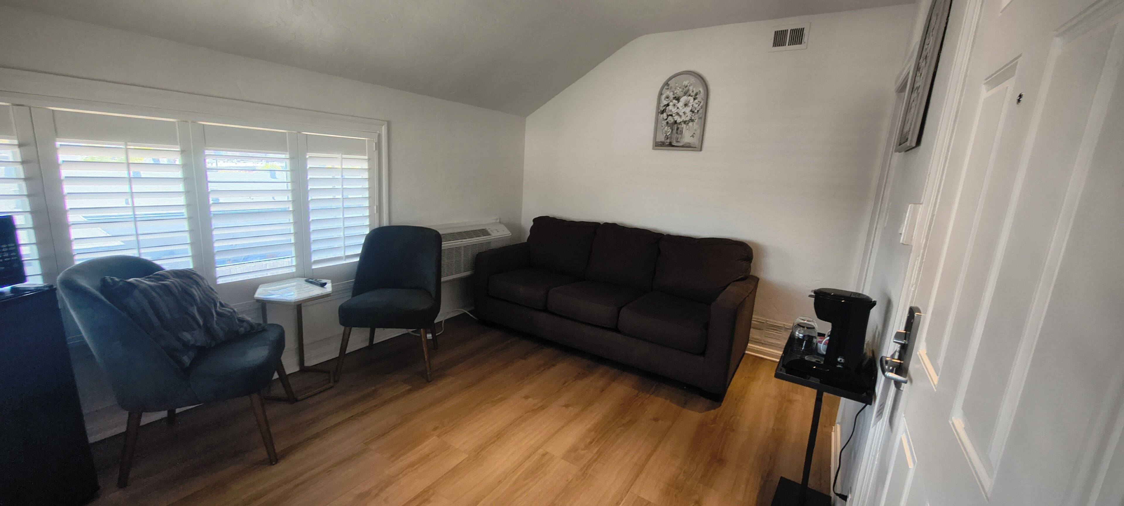 Habitación familiar | Área de sala de estar | Televisión de pantalla plana de 40 pulgadas con canales por cable 