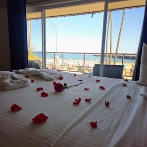 Signature 2 Queen Bed, Ocean View | 免費無線上網、床單