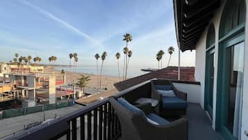 Ocean View, King Bed, Private Balcony | Terrace/patio