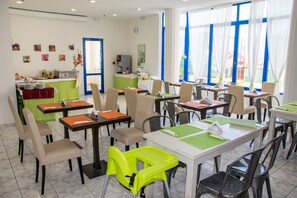 Bao gồm bữa sáng buffet hàng ngày 