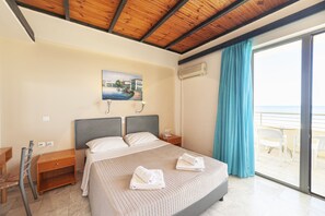 Appartamento, non fumatori, vista spiaggia (2 floors) | Biancheria in cotone egiziano, biancheria da letto di alta qualità