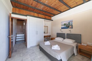 Appartement, non-fumeurs, vue plage (2 floors) | Draps en coton égyptien, literie de qualité supérieure, surmatelas