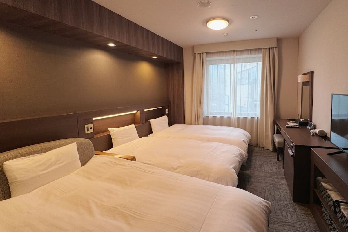 Premium bedding, in-room safe, desk, laptop workspace