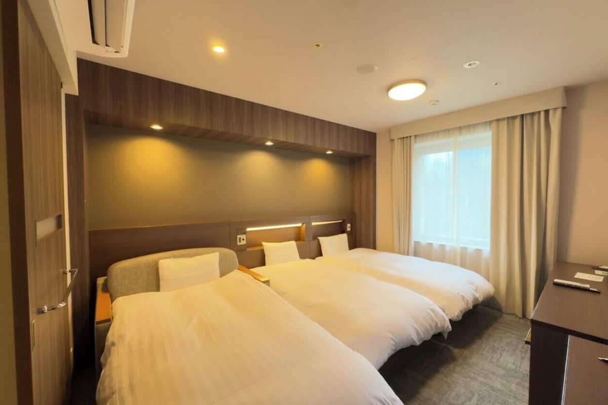 Premium bedding, in-room safe, desk, laptop workspace