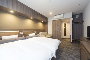Premium bedding, in-room safe, desk, laptop workspace - Dormy Inn Premium Shibuya Jingumae Hot Spring (Tokyo)