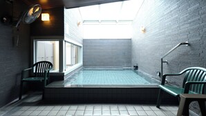 A small indoor swimming pool with two chairs, a fan, and a window. - Dormy Inn Premium Shibuya Jingumae Hot Spring (Tokyo)