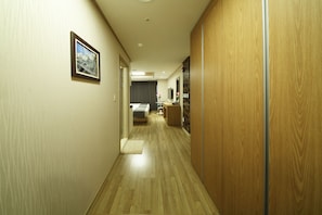 50-inch TV with cable channels, heated floors - The Hotel Yeong Jong (Incheon)