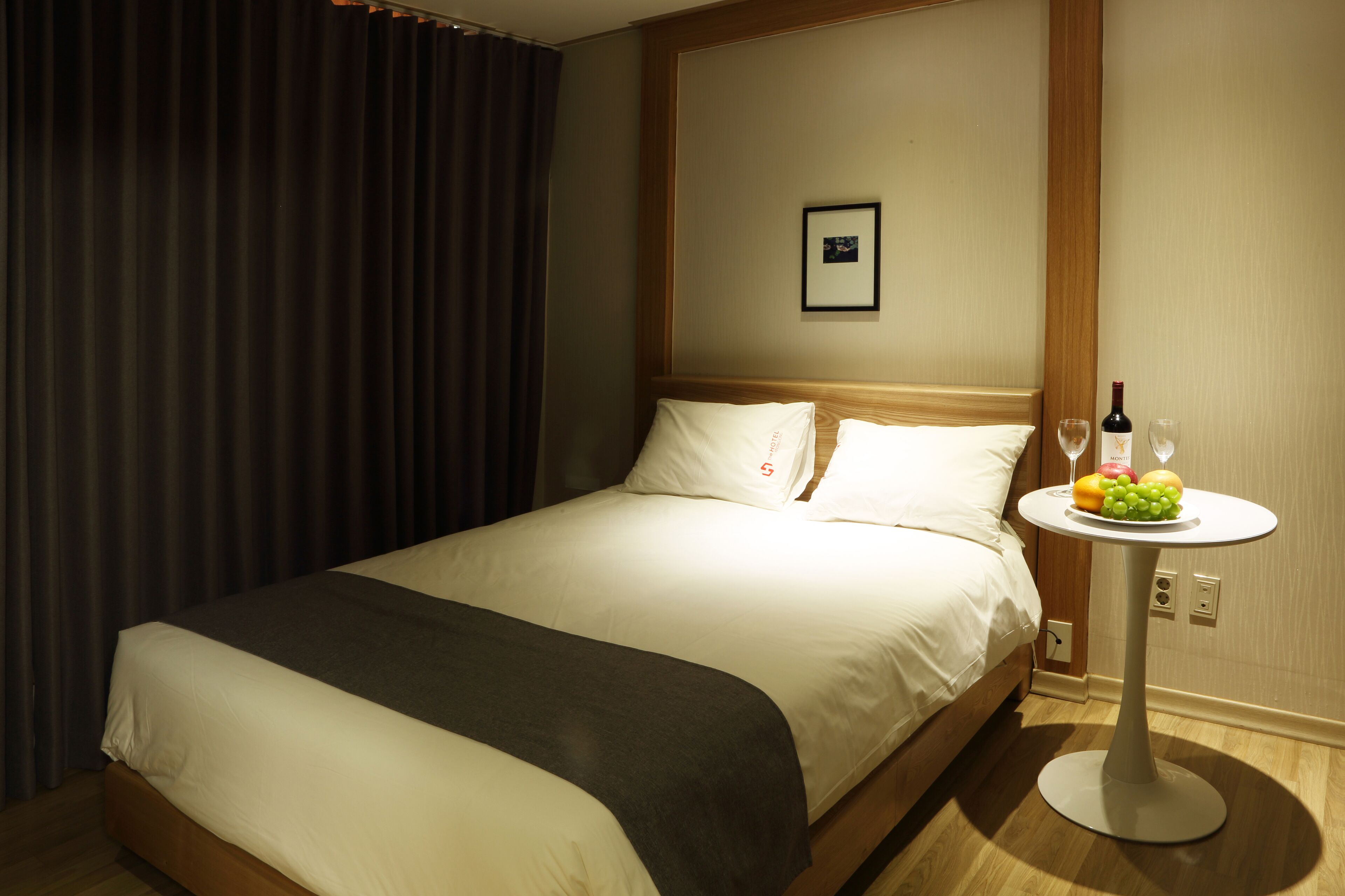 标准双人房 | 迷你吧（备有免费物品）、遮光窗帘、隔音、免费 WiFi