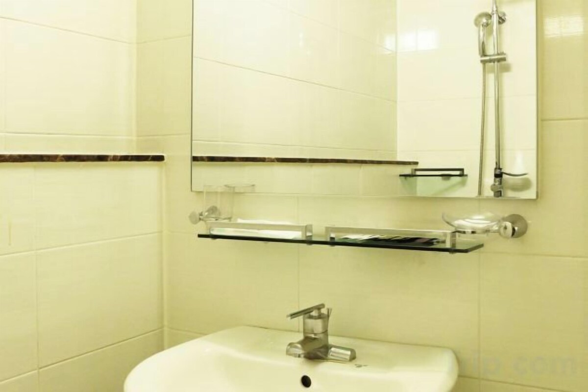Shower, free toiletries, hair dryer, bathrobes