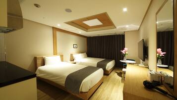 Deluxe Twin Room | Free minibar, blackout curtains, soundproofing, free WiFi