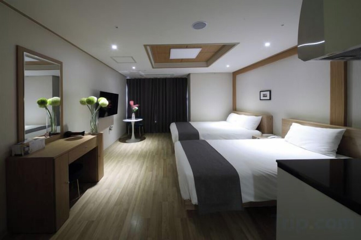 Free minibar, blackout curtains, soundproofing, free WiFi