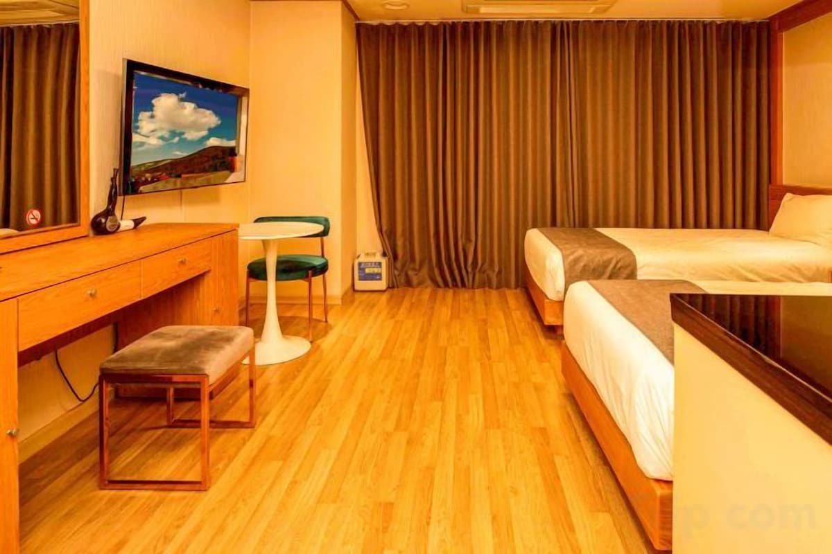 Free minibar, blackout curtains, soundproofing, free WiFi
