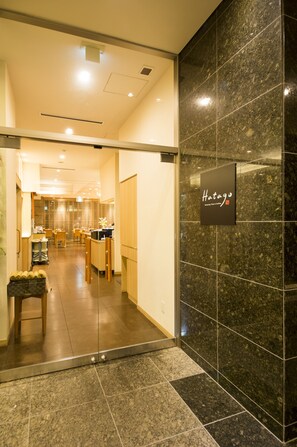 Daily buffet breakfast (JPY 2500 per person)