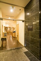 Daily buffet breakfast (JPY 2500 per person)