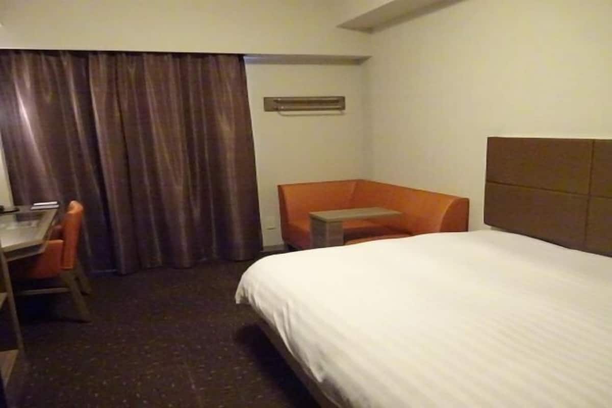 1 bedroom, desk, free WiFi, bed sheets