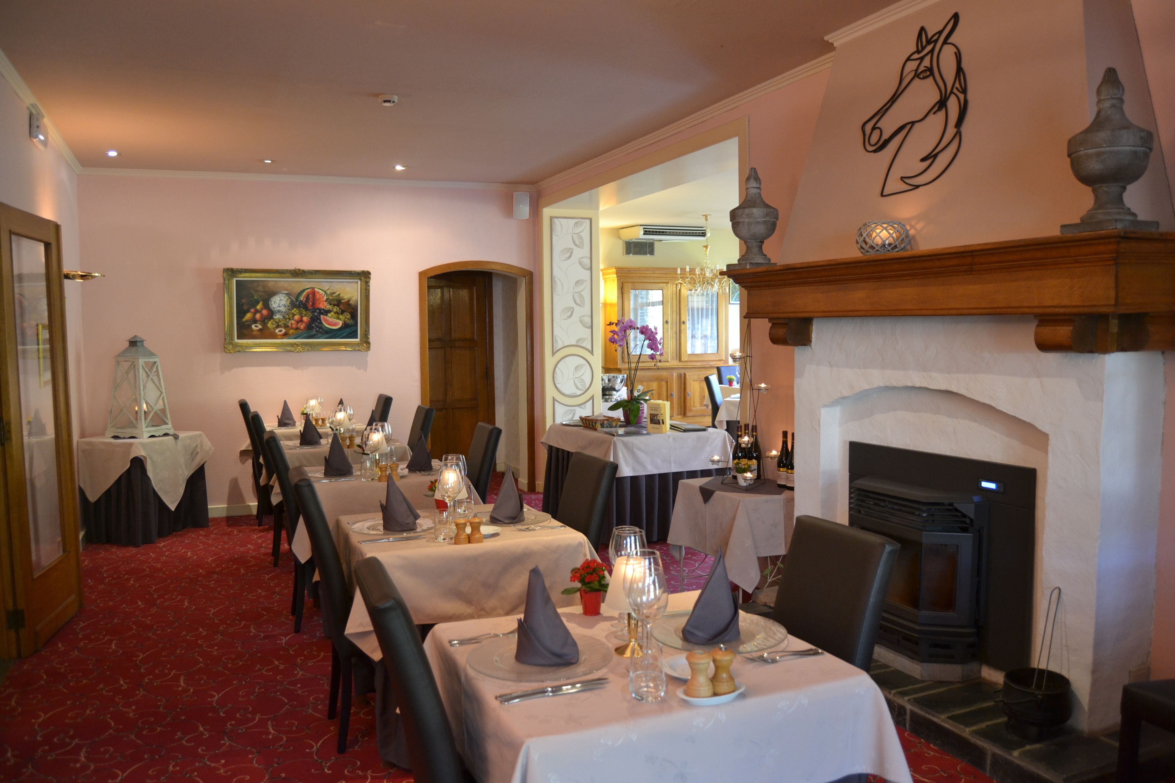 breakfast, lunch and dinner served