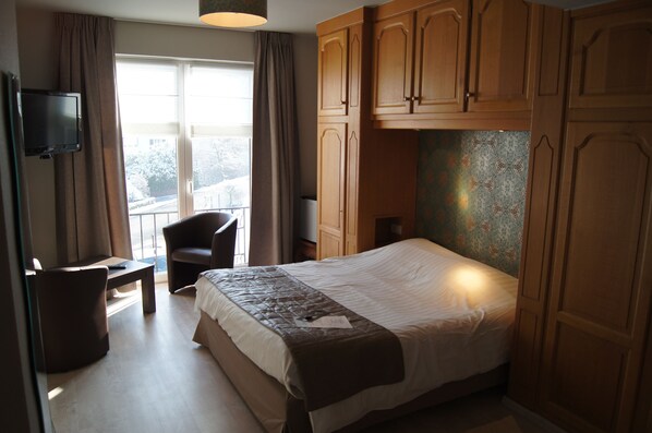 Premium bedding, individually furnished, desk, soundproofing
