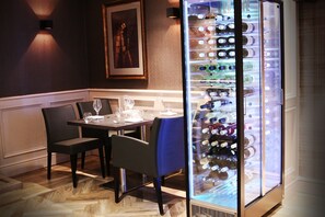 Ofereix vistes al jardí i s'hi serveixen esmorzars, dinars i sopars 