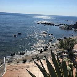 2 间餐厅,供应午餐和晚餐,意大利菜