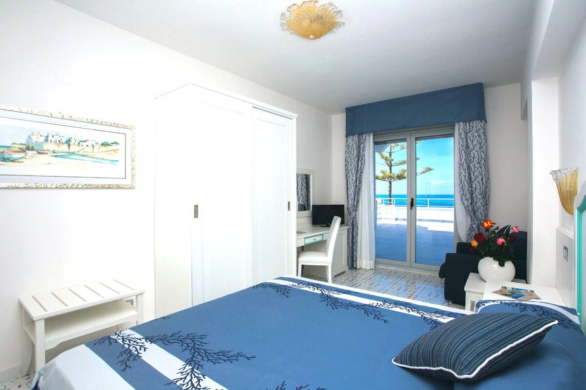 suite, sea view | 1 bedroom, premium bedding, minibar, in-room safe