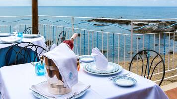 2 ristoranti, aperti a pranzo e a cena, cucina italiana