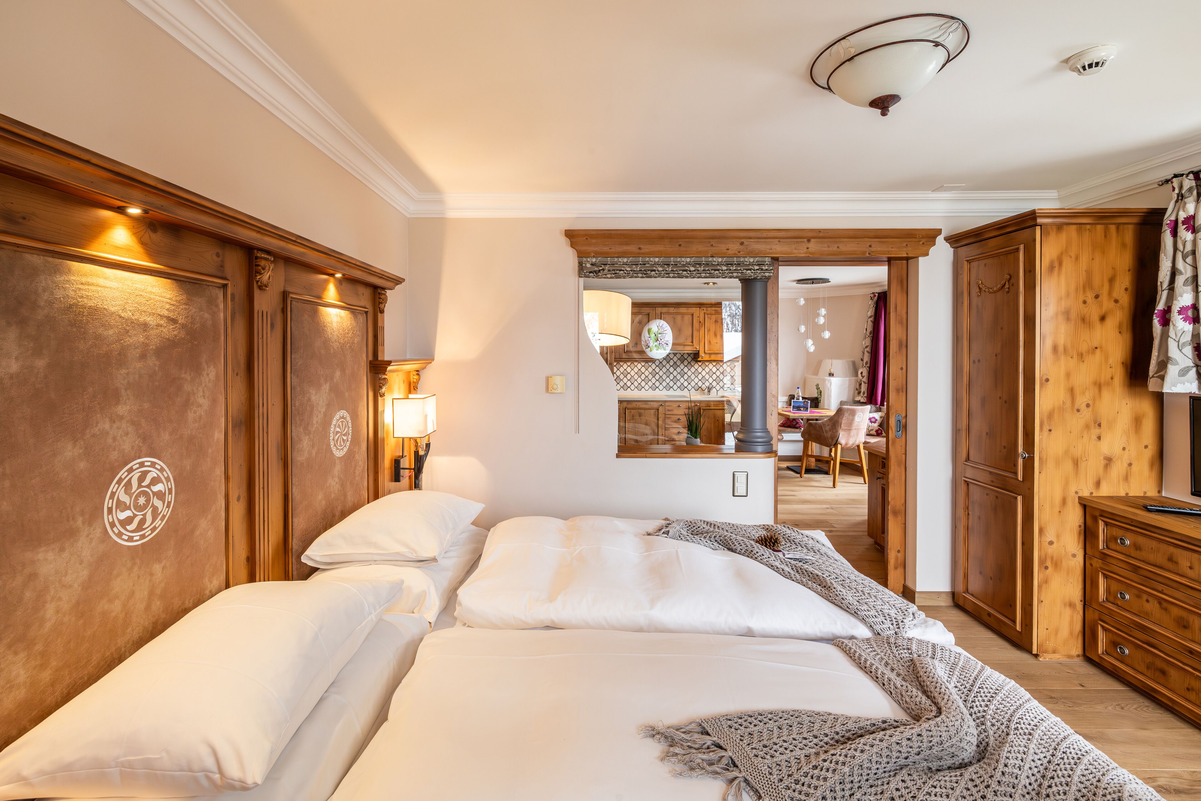 Junior Suite | Hypo-allergenic bedding, down comforters, minibar, in-room safe