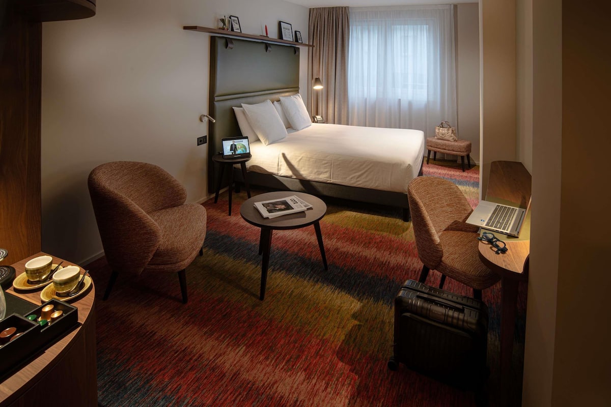 Privilege, Room, 1 Queen Bed