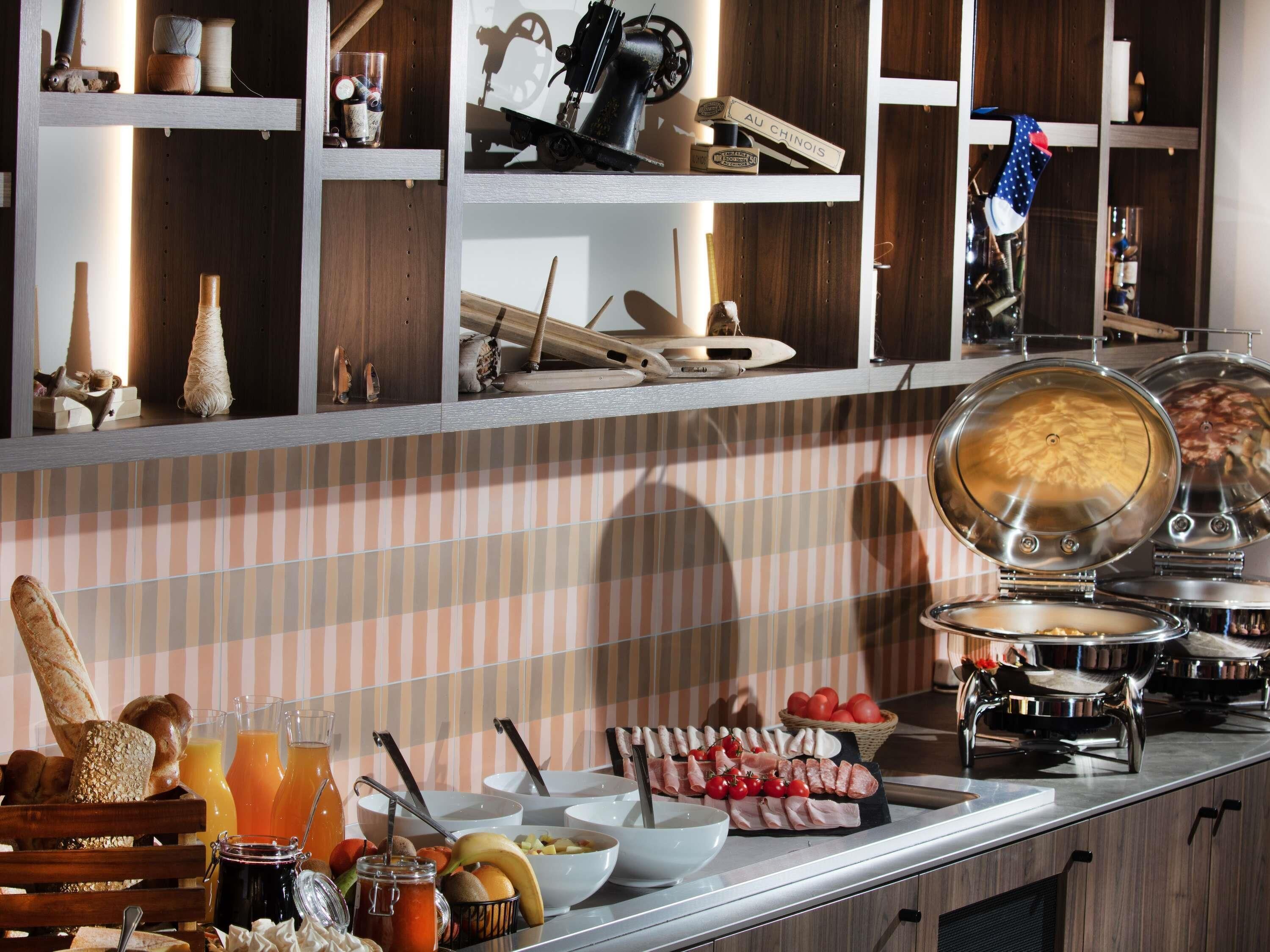 Tägliches Frühstücksbuffet (27 CHF pro Person)