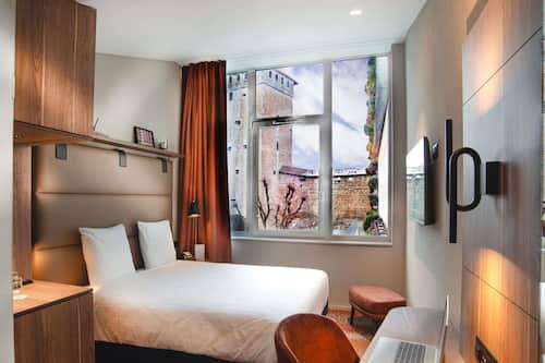 Standard Room, 1 Queen Bed